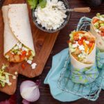 Hähnchenwraps mit Salat und Feta