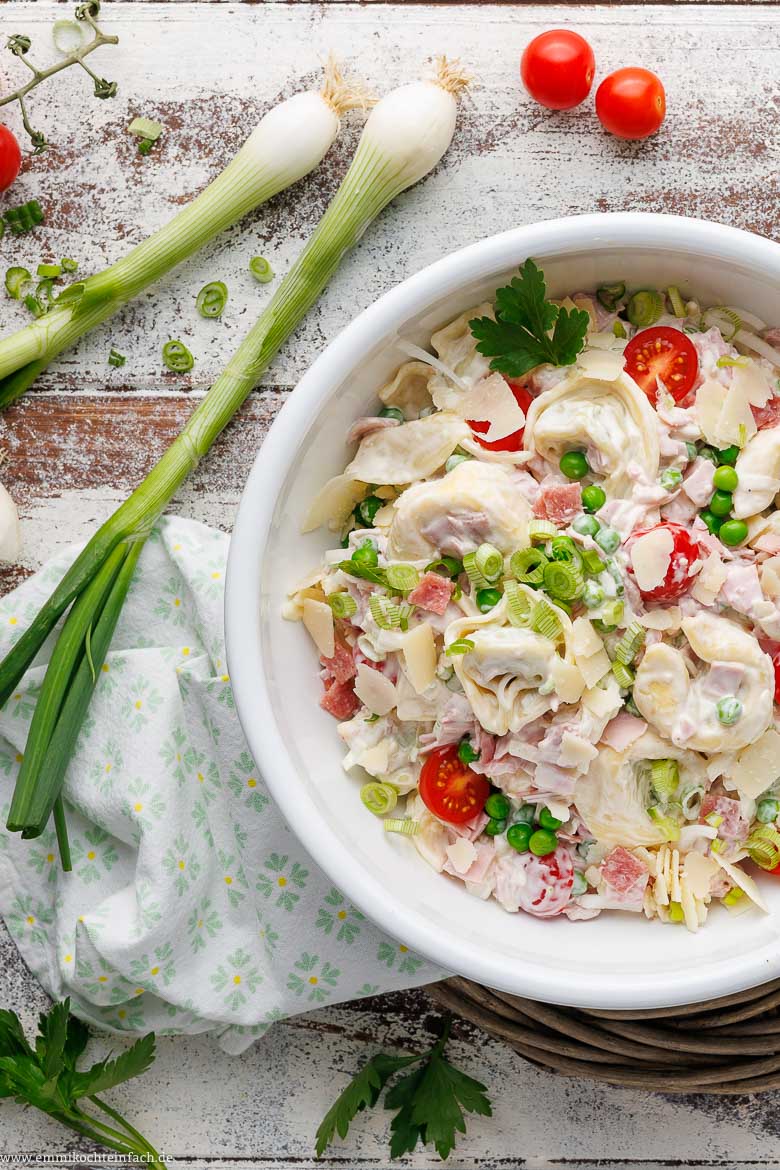 Zutaten f&uuml;r den Salat mit Tortellini und Schinken
