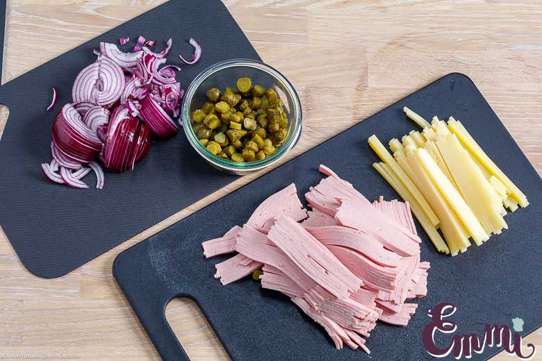 Zutaten für den Wurst Salat