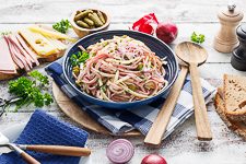 Schweizer Wurstsalat mit Käse