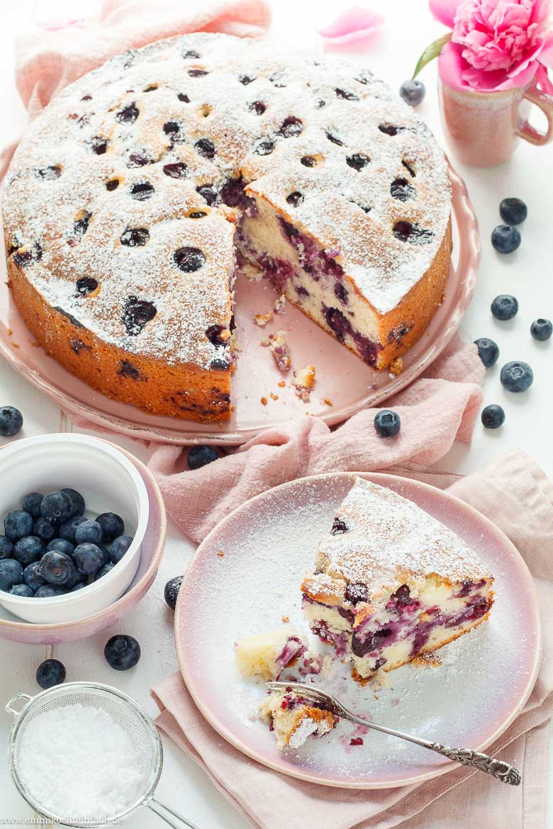 Saftiger Heidelbeerkuchen mit Joghurt
