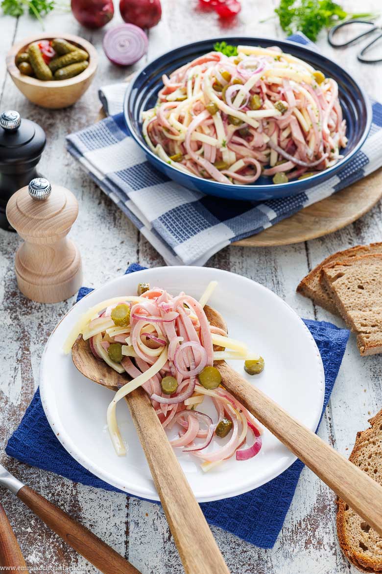 Schweizer Wurstsalat mit Käse