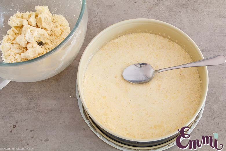 Streuselboden f&uuml;r den Zwetschgen Streuselkuchen