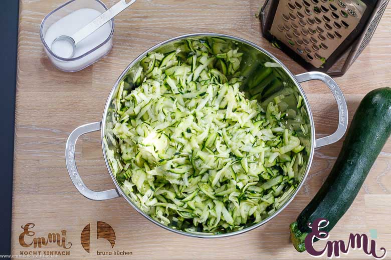 Zucchini Raspel f&uuml;r Puffer