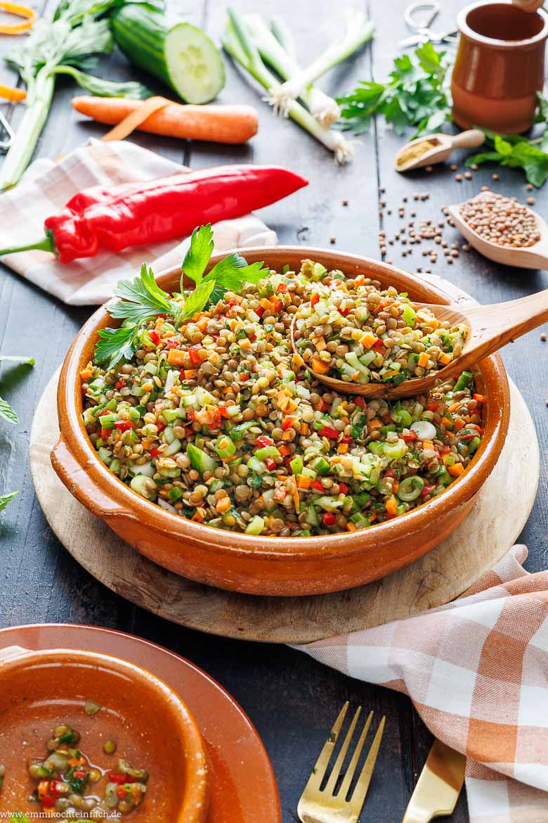 Linsensalat-Rezept mit buntem Gemüse