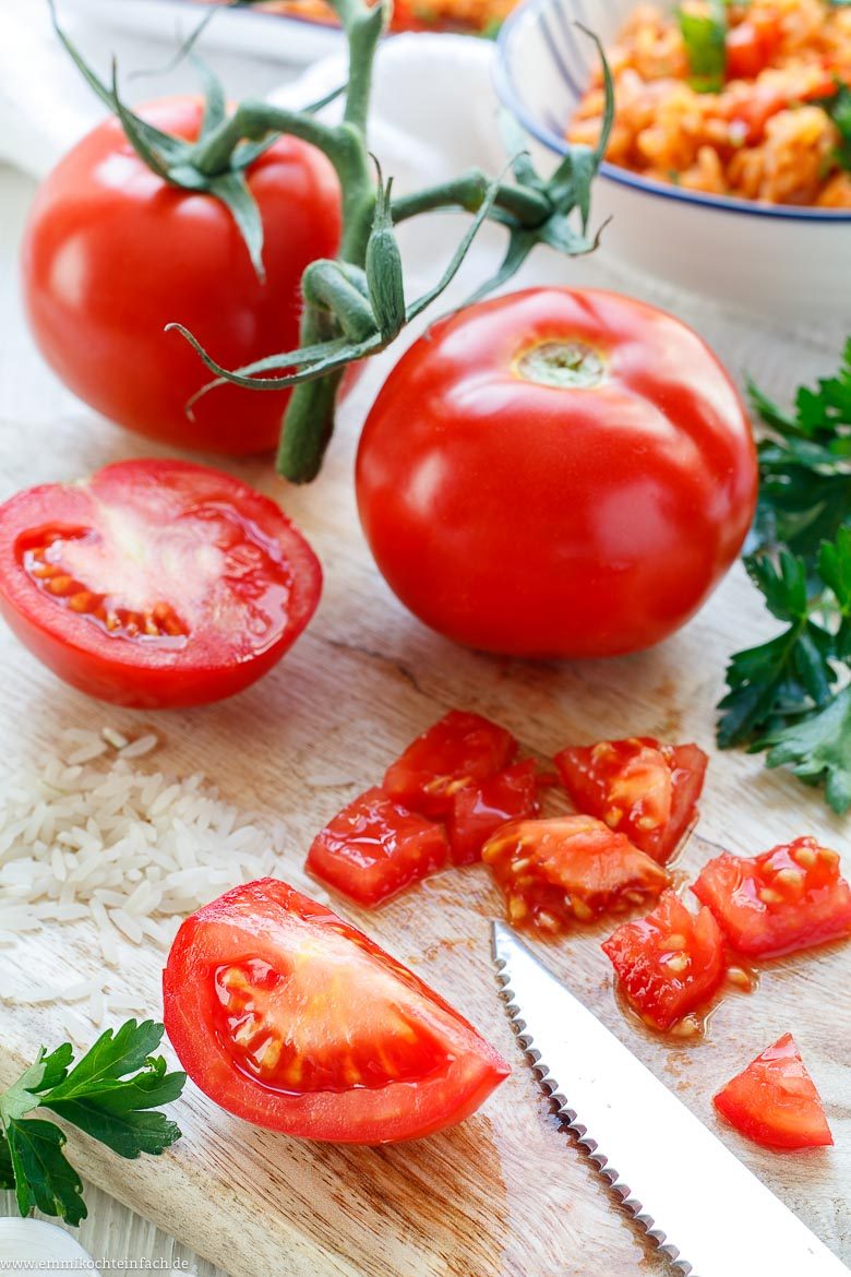 Frische Tomaten f&uuml;r das mediterrane Reisgericht