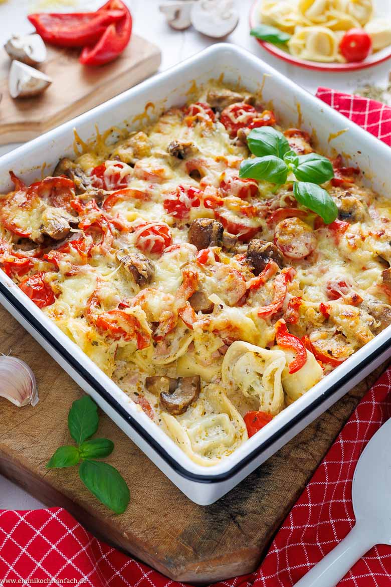 Schneller Tortellini-Auflauf mit Schinken und Gem&uuml;se