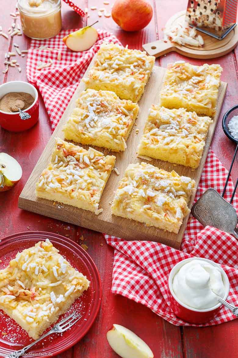 Schneller saftiger Apfelkuchen vom Blech