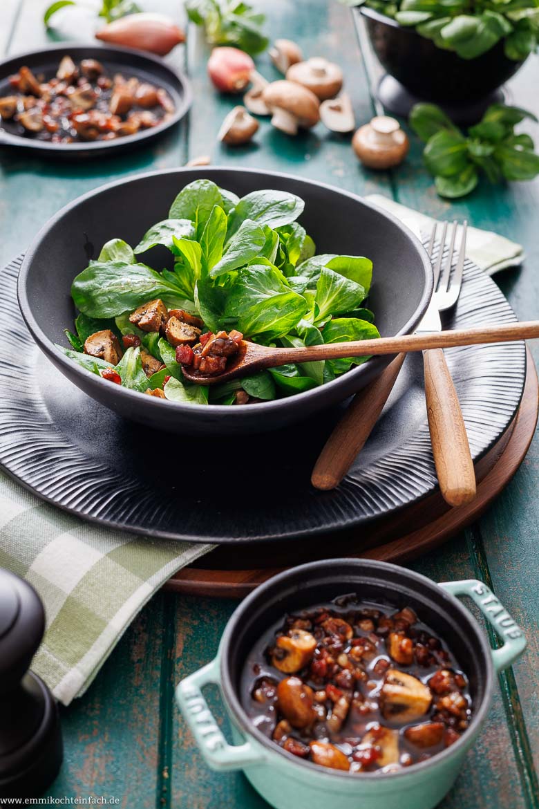 Feldsalat Rezept mit Speck und Champignons &ndash; so einfach und nur wenige Zutaten!