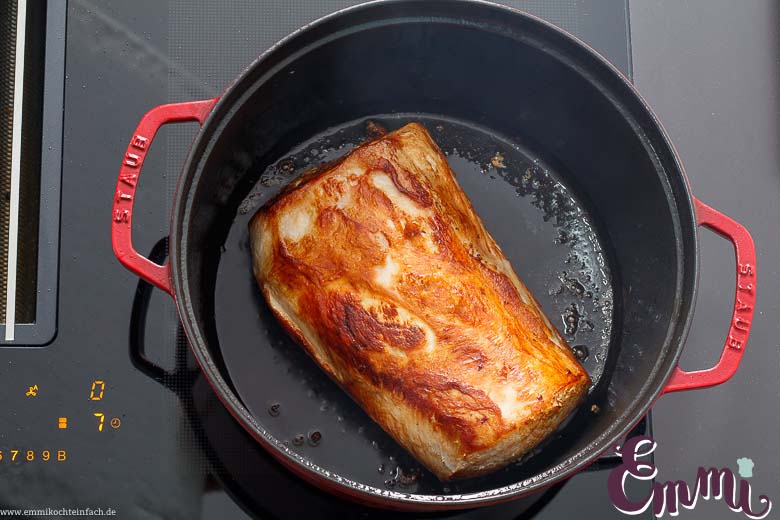 Schweinsbraten im Bräter