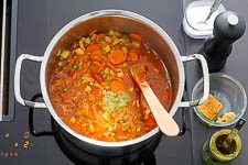 Minestrone im Kochtopf