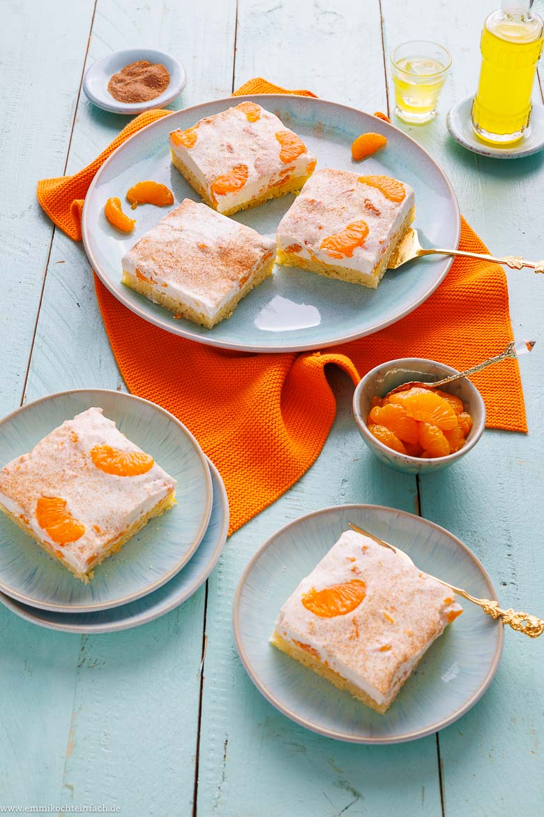 Saftiger Kuchen mit Orangenlimonade, Schmand-Sahne-Creme und Mandarinen