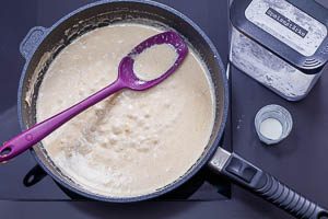 Andicken der K&ouml;ttbullar-So&szlig;e