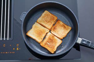 Toastbrot f&uuml;r Toast Hawaii zubereiten
