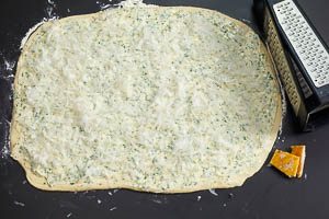 Zupfbrot Teig mit Kräuterbutter