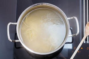 Pasta kochen f&uuml;r Burrata mit Pasta