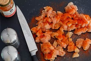 Hähnchen für Paella vorbereiten