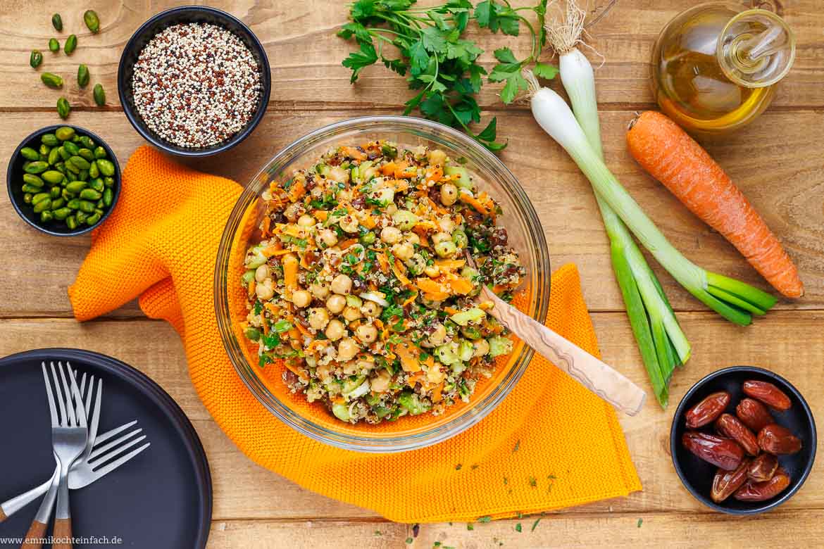 Quinoa Salat Rezept orientalisch mit Gemüse und Kichererbsen