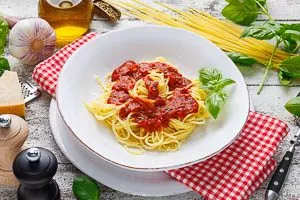 Spaghetti Napoli mit Tomatenso&szlig;e