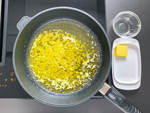 Butter in der Pfanne