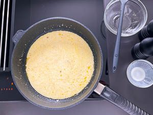 Die cremige Zitronen Sauce zubereiten