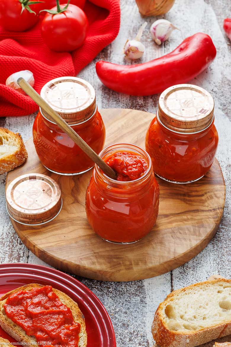 Ajvar selber machen und in Gl&auml;ser abf&uuml;llen