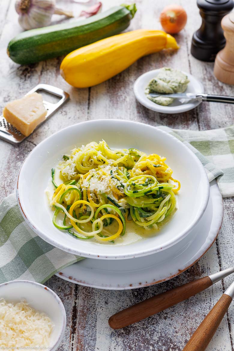 Zoodles &ndash; Zucchini-Nudeln in cremiger Sauce