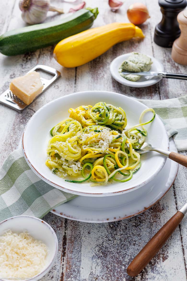 Zoodles &ndash; Zucchini-Spaghetti in cremiger Sauce