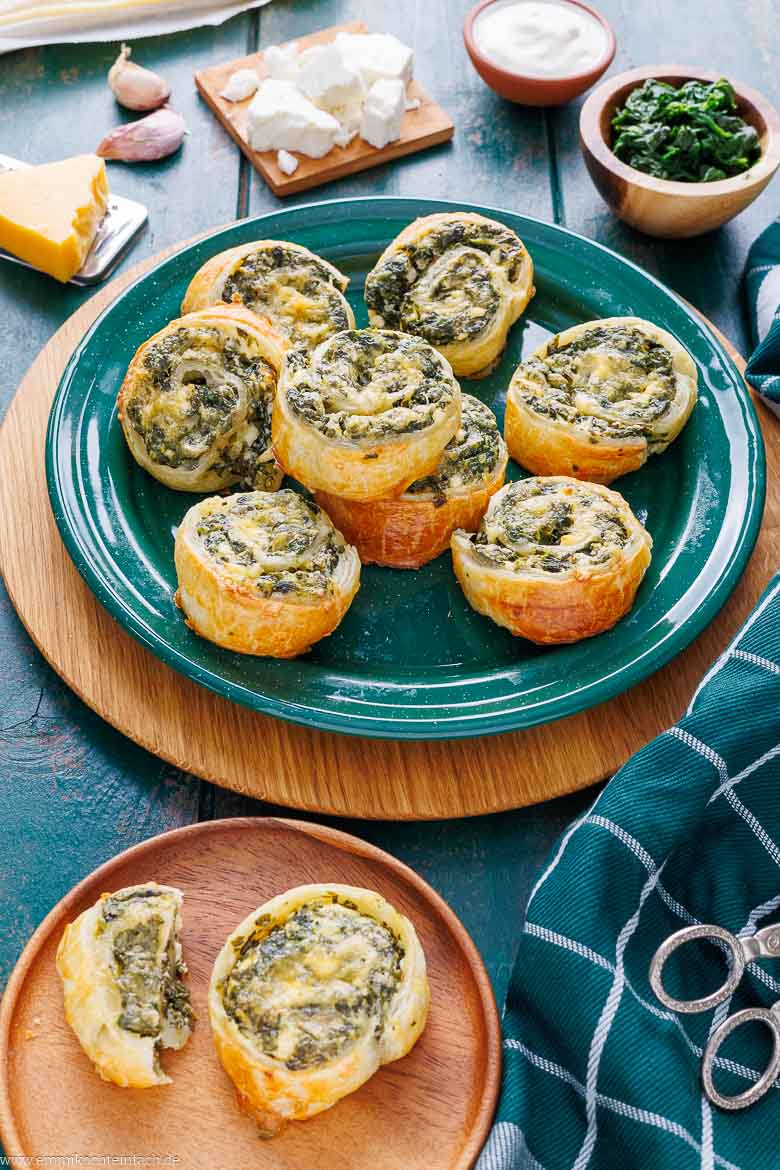 Vegetarische Blätterteigschnecken mit Spinat und Feta