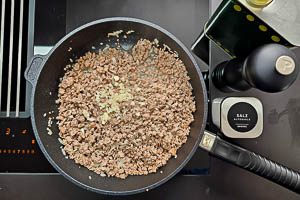 Hackfleisch in der Pfanne anbraten