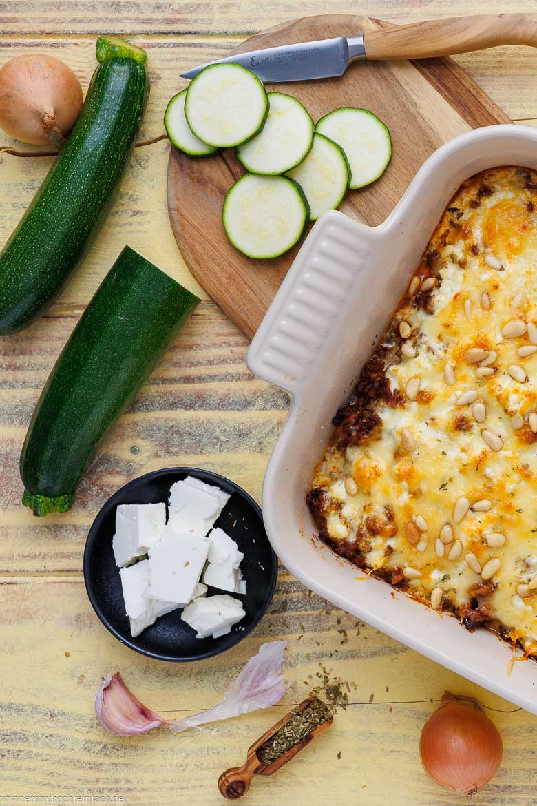 Zutaten f&uuml;r Zucchini-Auflauf mit Hackfleisch und Feta