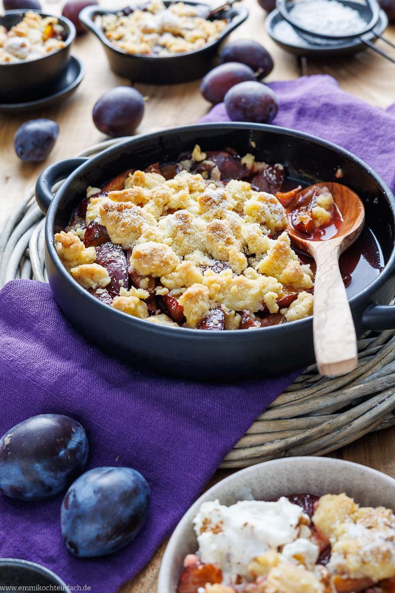 Zwetschgen Crumble Rezept mit Haferflocken und Zimt