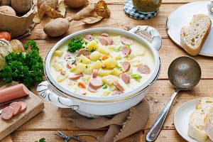 Kartoffelsuppe-Rezept mit W&uuml;rstchen von Oma