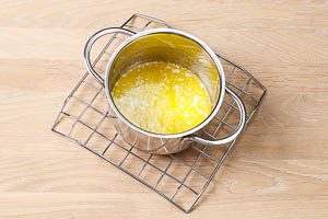 Butter f&uuml;r die Pancakes schmelzen