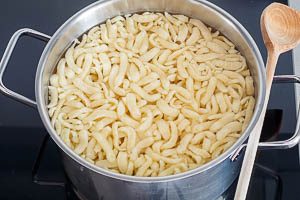 Gekaufte Sp&auml;tzle zubereiten
