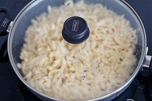 Deckel auf die K&auml;sesp&auml;tzle geben