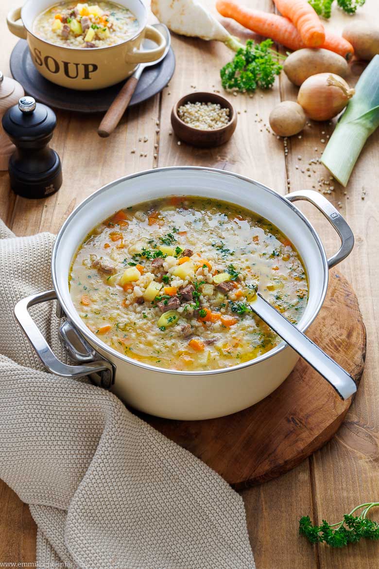 Die Zutaten für die deftige Graupensuppe.