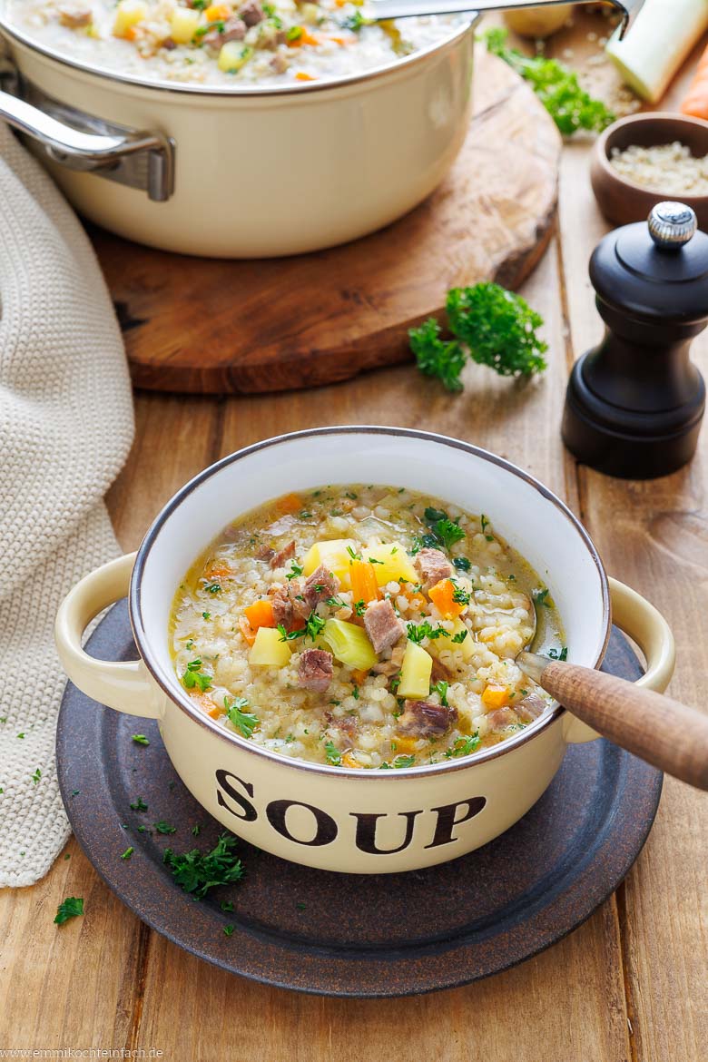 Omas Graupensuppe mit Rindfleisch, Gemüse und Graupen