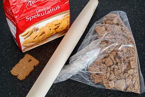 Spekulatius zerbr&ouml;seln.