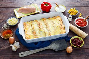 Fertige Enchiladas mit K&auml;se &uuml;berbacken.