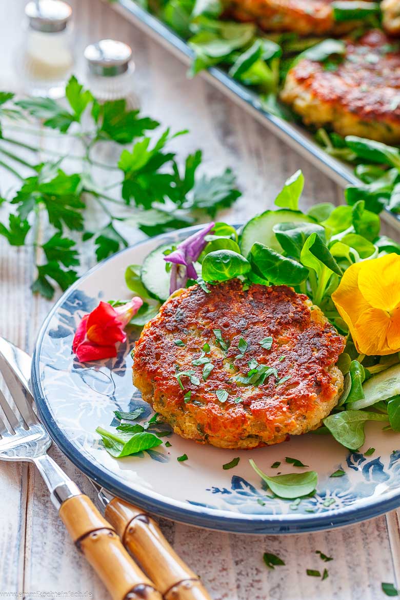 Kaspresskn&ouml;del mit Salat
