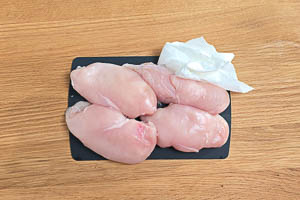 H&auml;hnchenbrustfilet vorbereiten.