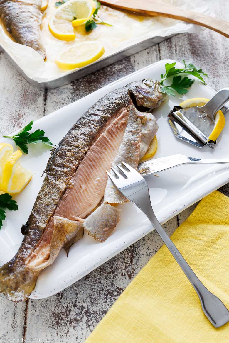 Frischer Fisch im Backofen zubereitet