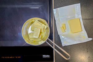 Butter in neuem Topf schmelzen lassen.
