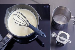 Béchamelsauce anrühren
