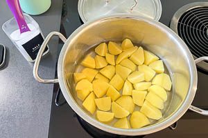 Kartoffeln kochen.