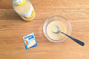 Gelatine mit Bananensaft anr&uuml;hren