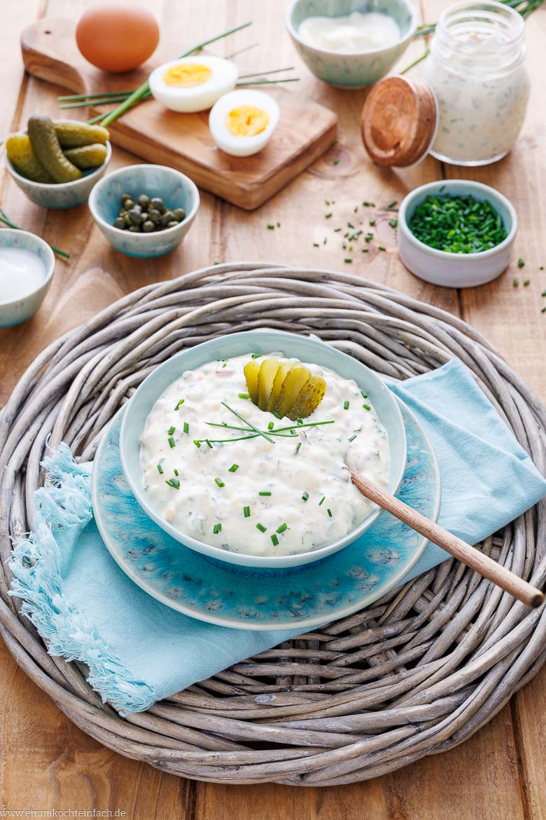 Dip aus Mayonnaise und Gew&uuml;rzgurken einfach selber machen