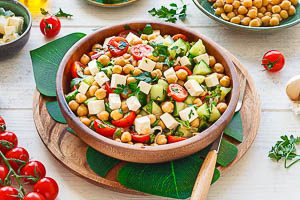 Kichererbsensalat frisch serviert