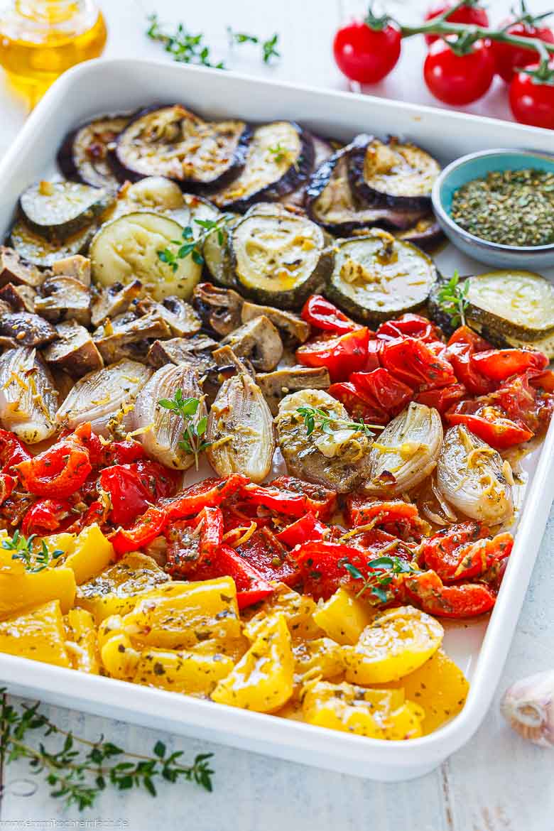 Antipasti aus frischem Gem&uuml;se und w&uuml;rziger Marinade
